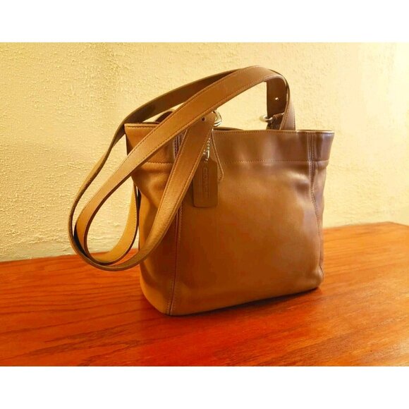 Coach Handbags - Vintage Coach #4157 Waverly SoHo Tan Leather Buckle Shoulder Bag Purse Snap